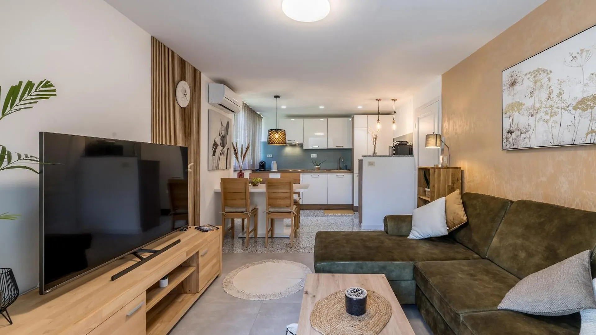 Olive Shade - Apartment Near The Beach Split 0*,  Croácia